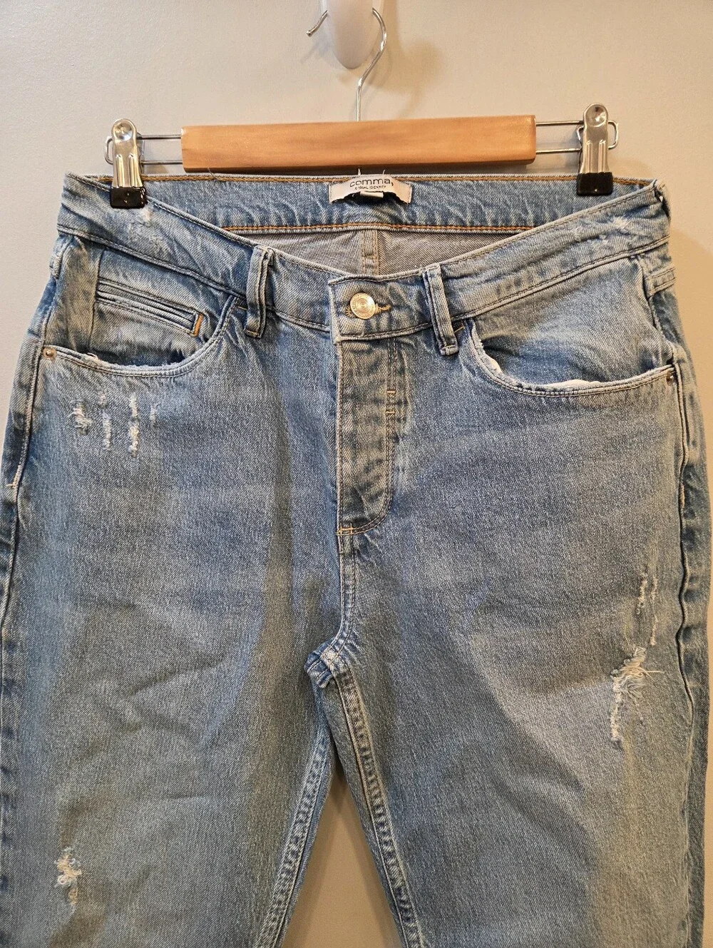 Comma Casual Identity NWOT Distressed Cropped Denim Size 36